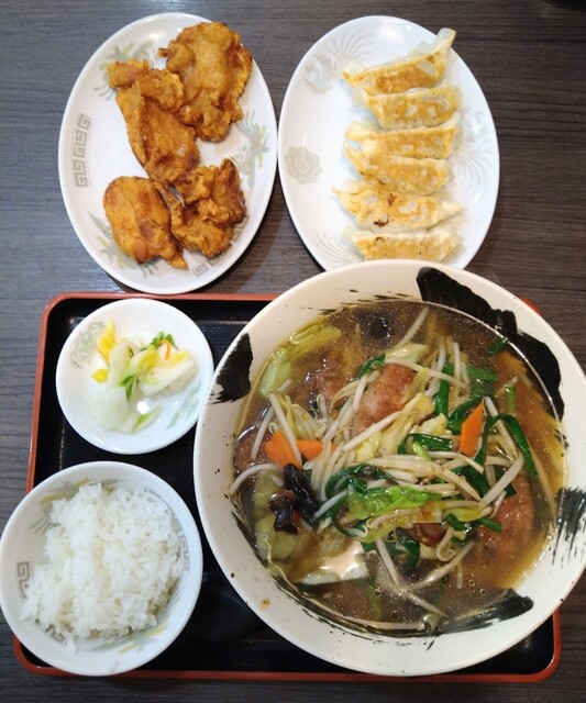 万八らーめん 中央店 むつ市のこってり豚骨ラーメン専門店