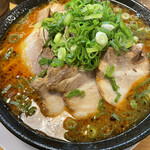 麺屋 二郎 - 辛かさねチャーシューメン