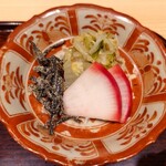 日本料理 柳燕 - 塩昆布とお新香（蕪、かくや）