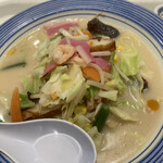 リンガーハット - 野菜そのまま、麺少なめでしたがやはり麺余り気味。