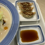 リンガーハット - 餃子３個セットついつけてしまう。