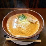 お食事処 市玄 - 湯気が上るラーメン✨