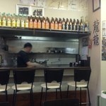 中国料理ロンロン - 厨房とカウンター