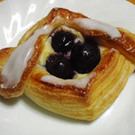 ピーターパン - カスタードとダークチェリー