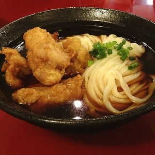 山下本気うどん - 鳥天ぶっかけ ¥780
ダシがけっこうしょっぱい。麺は稲庭に近い細平麺で、それなりのコシ。鳥天はナゲット感覚の食感。コストパフォーマンス考えるとどうかな。