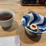 九州 はかた 大吉寿司 PREMIUM - 注文が終わると先ず最初にランチの小鉢が運ばれてきました。