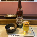 丸八寿司 - ・キリンクラシックラガー 中瓶、お通しのイカの酢の物