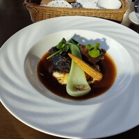 Anchor Tokyo (ザ・ゲートホテル東京 by HULIC) - 国産牛ホホ肉の赤ワイン煮込み　ポルチーニクリームを飾って