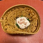 御料理 寺沢 - 先付(海鼠、天然舞茸、春菊、菊花、豆腐、茹で落花生)