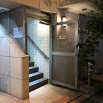 旬菜 おぐら家 - 246側から入りましたが、若干不安になる入り口でしたが、