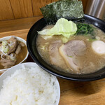 横浜ラーメン萬年家 - 