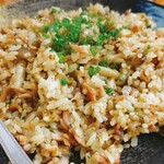 洋膳酒房 ひげ - キノコと大葉の焼き飯