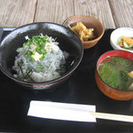 江ノ島小屋 - 生しらす丼セット。