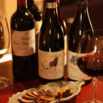 まるだ。 - 赤ワインも揃っております♪