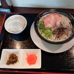 龍潭酒家 - 特製豚骨ラーメン，ライス