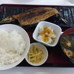 四日市ヒモノ食堂 - 定食に900円。