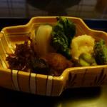 昇月 - 季節の八寸（桜の葉の鯖すし、こごみの胡麻和え・・）アップ