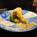 薪鳥新神戸 - 薪火焼きブロッコリー + チェダーチーズ