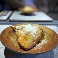 日本料理 TOBIUME - ◆熱「♀」・・渡り蟹の雌を使用した「蟹グラタン」､チーズは糸島の「TAK」さんの品。 TAKさんのチーズは有名店でよく使用されていますし、店舗で購入した際の品も美味しくて。