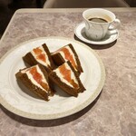cafe VAVA - 太秋柿のフルーツ・サンドとブレンド・コーヒー