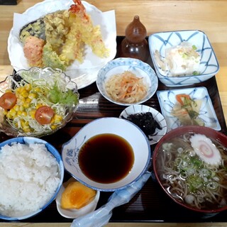 一楽食堂 - 料理写真:一楽定食(1,600円也) 9品もついてます！