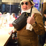 大衆酒場ナツメロ - お隣の席では紅の豚に登場した主人公ポルコ・ロッソが飲んでいました(笑)