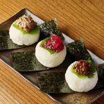 田舎のでっかいおにぎり各種（すじこ・塩辛・五戸なんばん味噌）