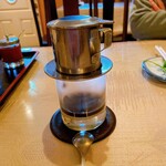 ホンハ - ドリップ中のコーヒーです。