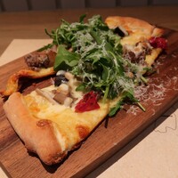 イル カルディナーレ 銀座コリドー店 - ピッツア（サルシッチャ＆キノコ）