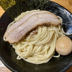 Tsukemen Suzume - 分厚いチャーシューも煮卵もあるものを注文して正解！300gを選択。大満足でした。