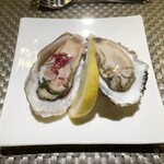 LOOP TOKYO - 厚岸の生牡蠣 エシャロットと赤ワイン・ビネガー