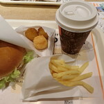 GON BURGER - トロ―リチーズボール　198円