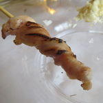 ウシマル - 夷隅(いすみ)産の房総地鶏のレバー、砂肝、せせりの藁焼き　山わさびと岩塩で5