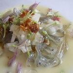 ウシマル - 飯岡産の朝取り生しらす、雨上がり後の新玉ねぎのスープで1