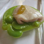 ウシマル - 勝浦産の朝取りめじなの肝、柚子胡椒と空豆のソースで1