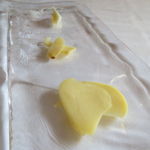 ウシマル - チーズ3種：ホルスタイン牛のモッツァレラ、ムチュリ、ジャージー牛の燻製モッツァレラ