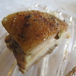 ウシマル - 肉盛合せ：房州産の仔猪の骨付きロース、夷隅(いすみ)産のジャージー牛のリブ芯ロース、山武産の網取り仔鴨の胸・笹身・もも、横芝産デュロック種の生後3ヶ月の仔豚のもも8