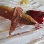 ウシマル - 肉盛合せ：房州産の仔猪の骨付きロース、夷隅(いすみ)産のジャージー牛のリブ芯ロース、山武産の網取り仔鴨の胸・笹身・もも、横芝産デュロック種の生後3ヶ月の仔豚のもも5