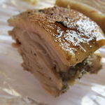 ウシマル - 肉盛合せ：房州産の仔猪の骨付きロース、夷隅(いすみ)産のジャージー牛のリブ芯ロース、山武産の網取り仔鴨の胸・笹身・もも、横芝産デュロック種の生後3ヶ月の仔豚のもも7