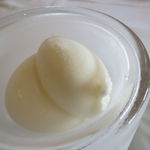 ウシマル - 朝搾りたての牛乳のアイスクリームとヨーグルト1