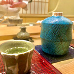 青空 - 国稀です。いい色合いの酒器