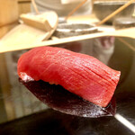 青空 - 続いて中トロ　切のあるシャリも美味しい