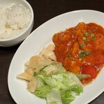 南翔饅頭店 - 海老のチリソース煮・白米