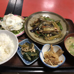 玉米家 - なす炒め定食と目玉焼き(650円)