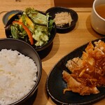 Yakitori Bakaya - 揚げ鶏の葱ソースかけ定食(950円)