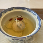 エリア 耀 - ○ スープ　カブと牡蠣の蒸しスープ　ふっくらした牡蠣は好きな人には堪らない。また、カブとの相性は日本食を思わせる。
