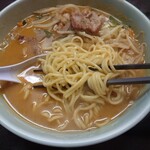 新ちゃんラーメン - スタミナラーメン_820円　麺アップ