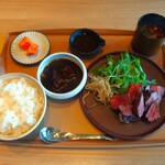 炭火焼肉 肉の匠 ひうち - 数量限定・和牛赤身ステーキ（100ｇ1,300円）