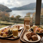 箱根・芦ノ湖 はなをり - 朝食ビュッフェ／紅葉の芦ノ湖を眺めながら…