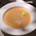 Ginza Shinfuuen - フカヒレの姿煮込み。このスープはとても美味しかった！！